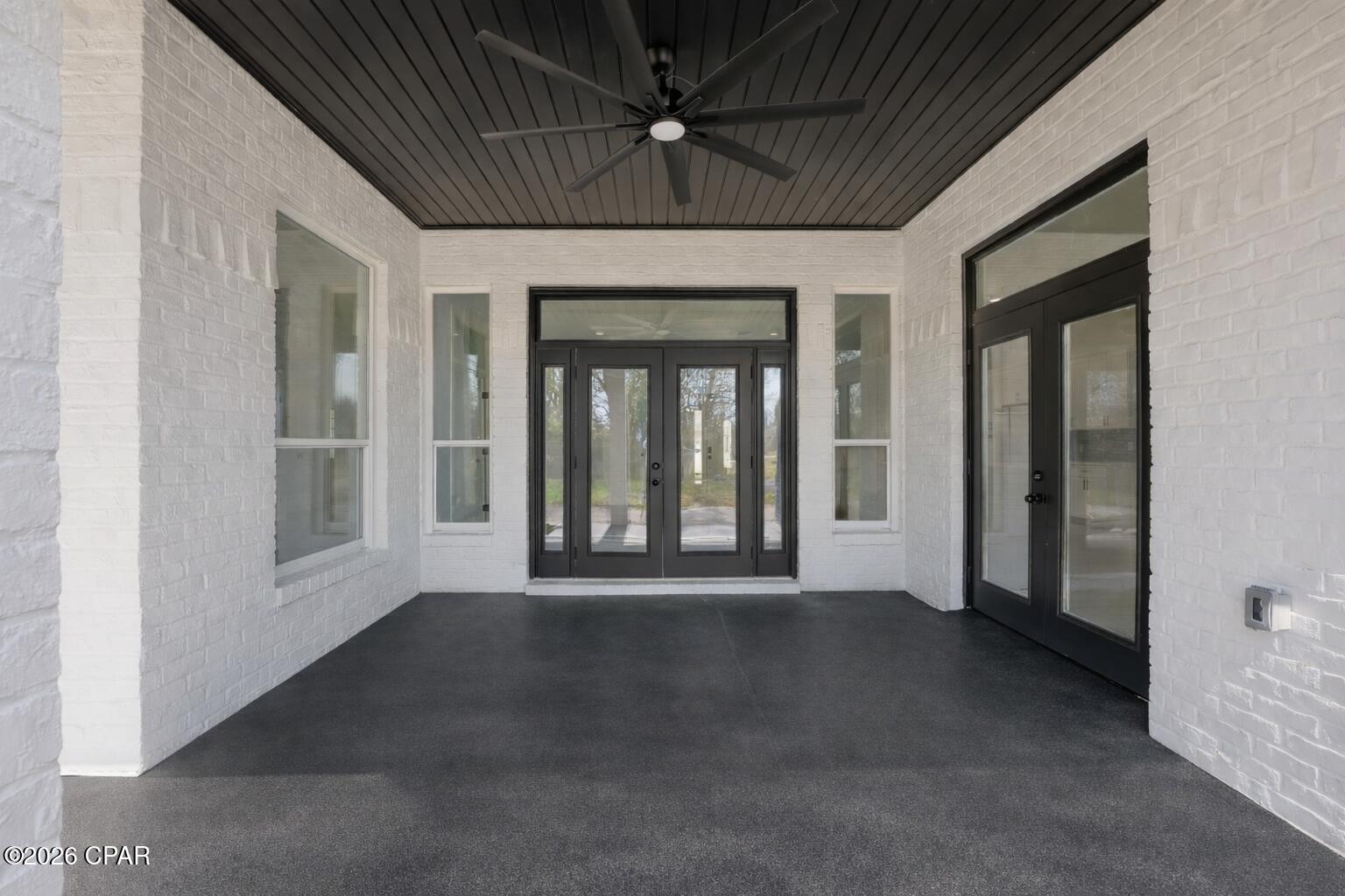 Listing photo id 25 for 3244 Country Club Drive