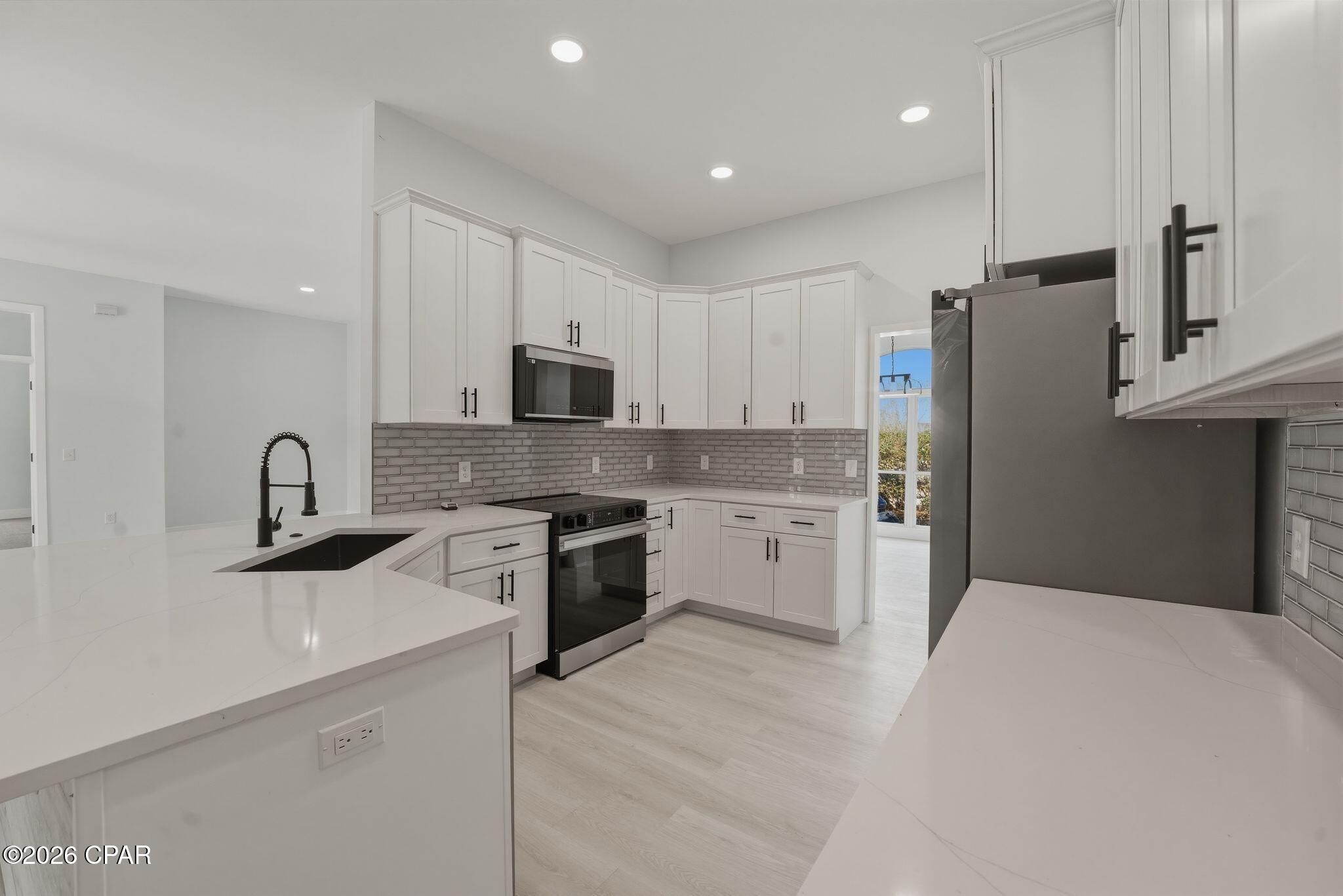 Listing photo id 6 for 3244 Country Club Drive