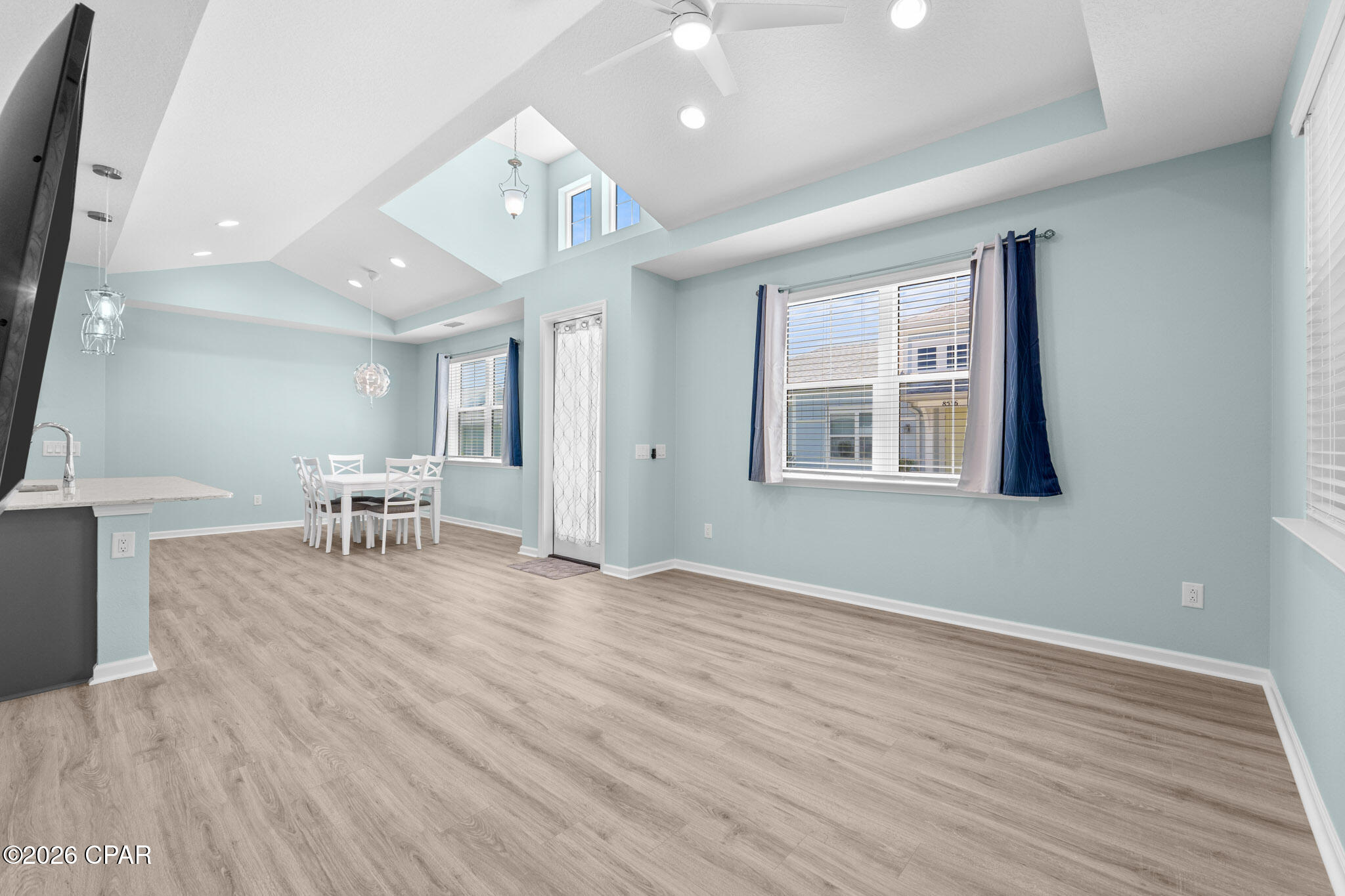 Image 11 For 8456 Dreams Float Court