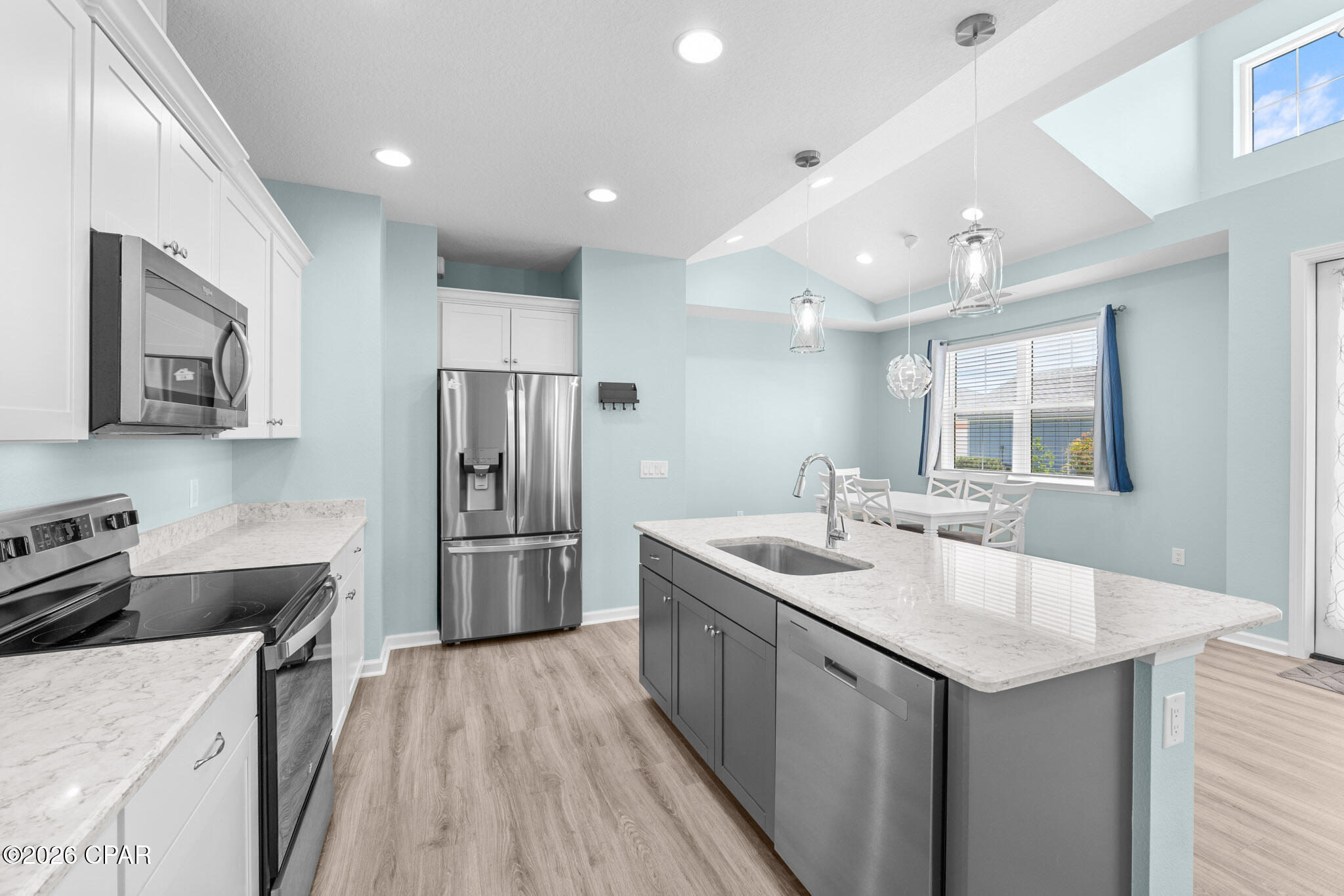 Image 15 For 8456 Dreams Float Court