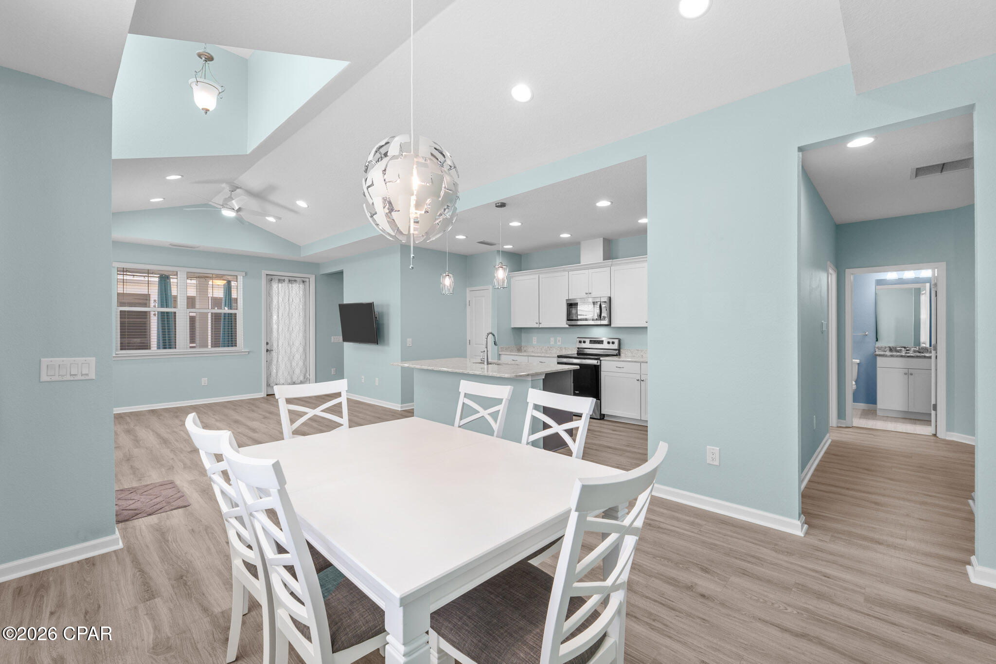 Image 17 For 8456 Dreams Float Court