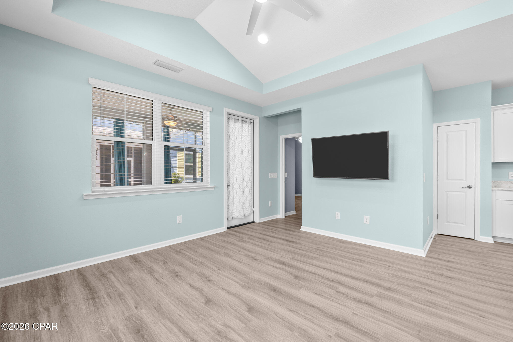 Image 18 For 8456 Dreams Float Court