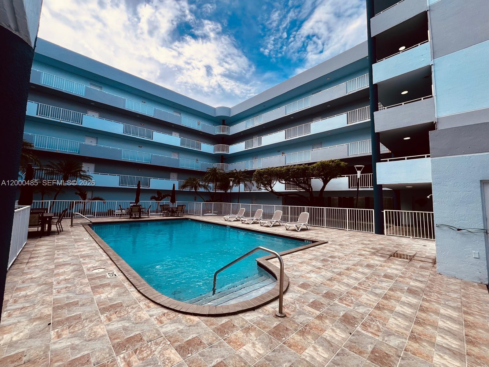 Azul At Fontainebleau Con