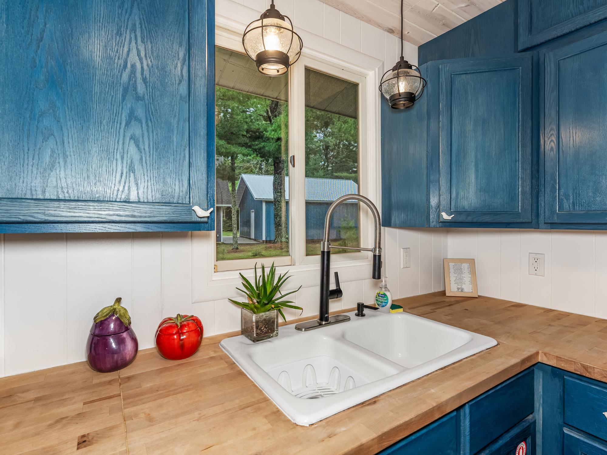 River Property Property 1378 Bluebird Ln Photo 4