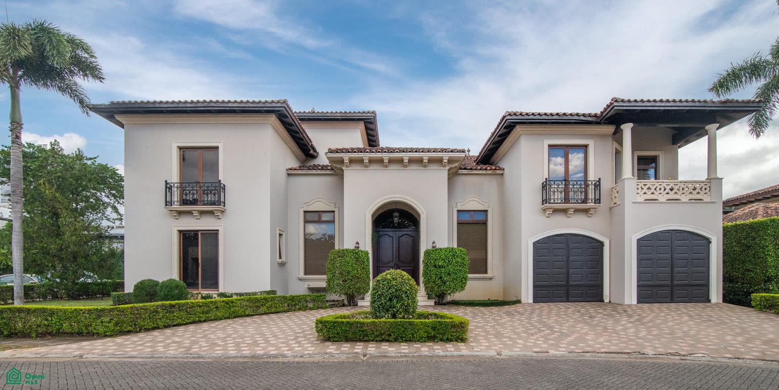 4 bed Single Family Homes For Sale in Santa Ana, San Jose - 1