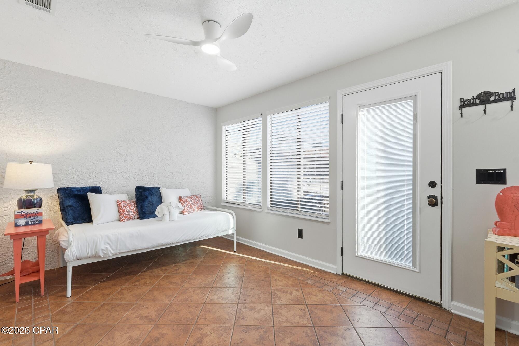 Image 11 For 135 Grand Island Boulevard