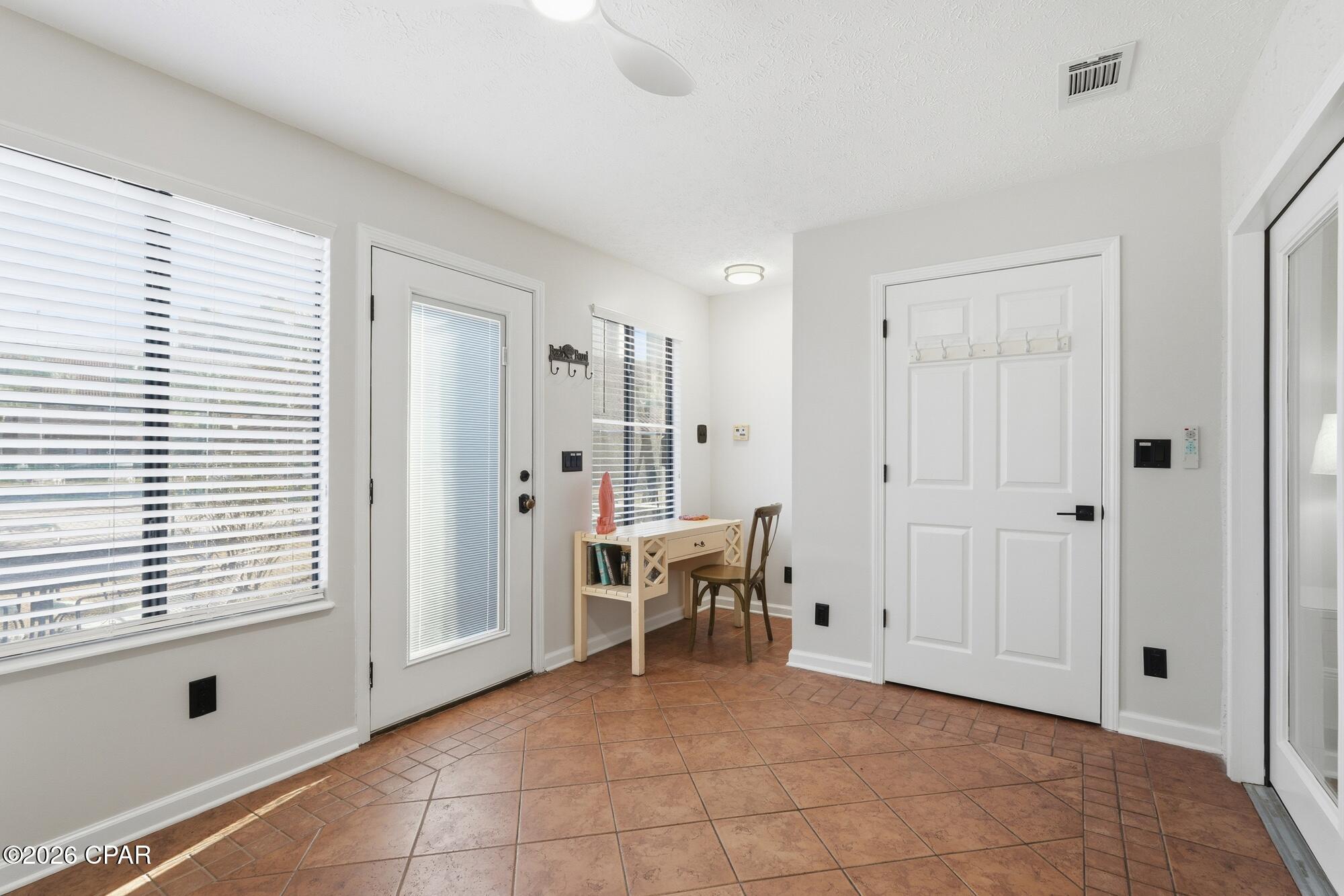 Image 12 For 135 Grand Island Boulevard