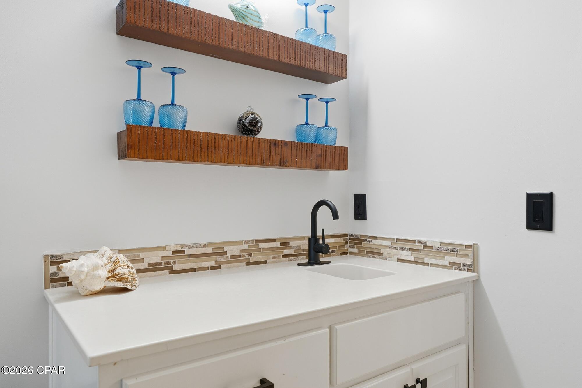 Image 7 For 135 Grand Island Boulevard