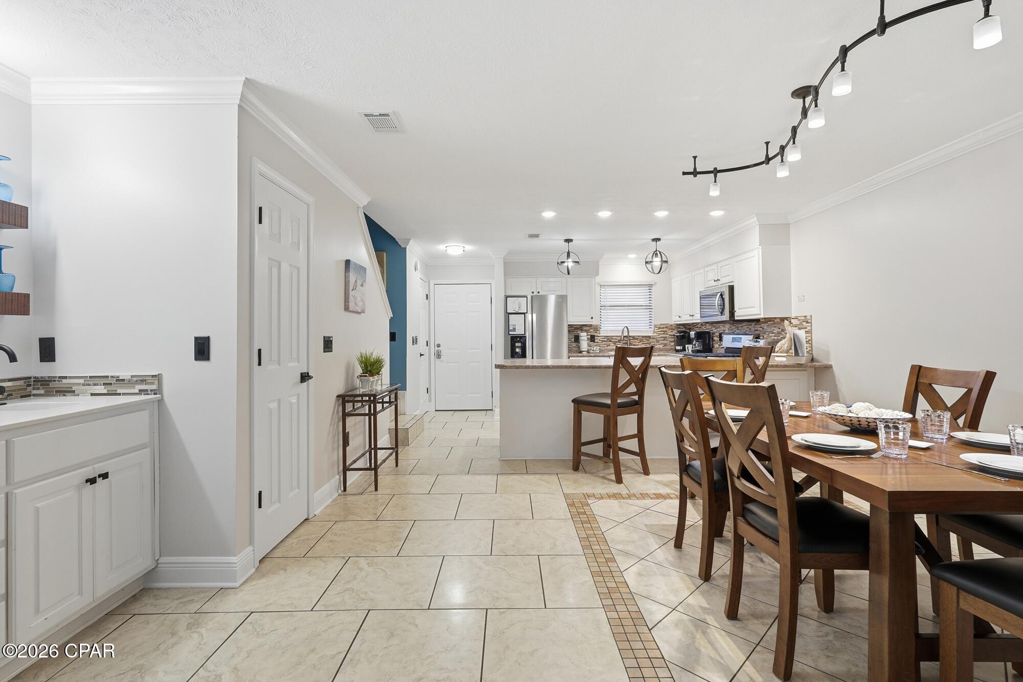 Image 8 For 135 Grand Island Boulevard