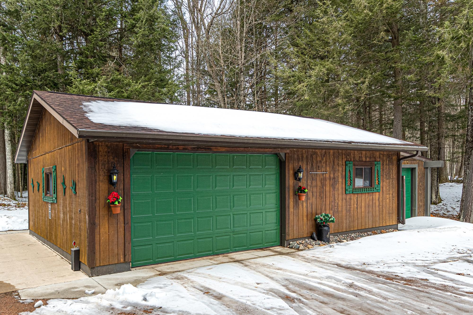 Crystal Lake Property 6914 Connors Rd Photo 3