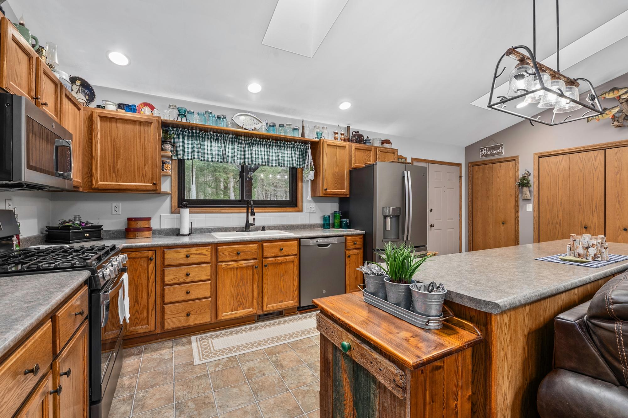 Crystal Lake Property 6914 Connors Rd Photo 7