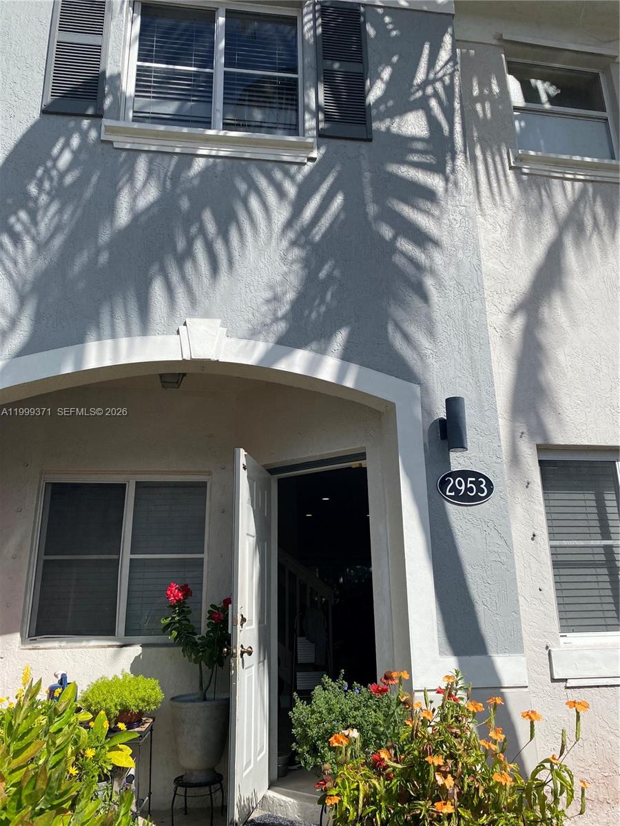 2 Bedrooms 2.5 Baths  townhouse for Rent at The Grove gated & Pool community, Remodeled! Ceramic floor throughout, washer & dryer inside,fenced Patio,freshly painted,Publix market and outlets around de corner,close to the keys .only $ 4000 to move in