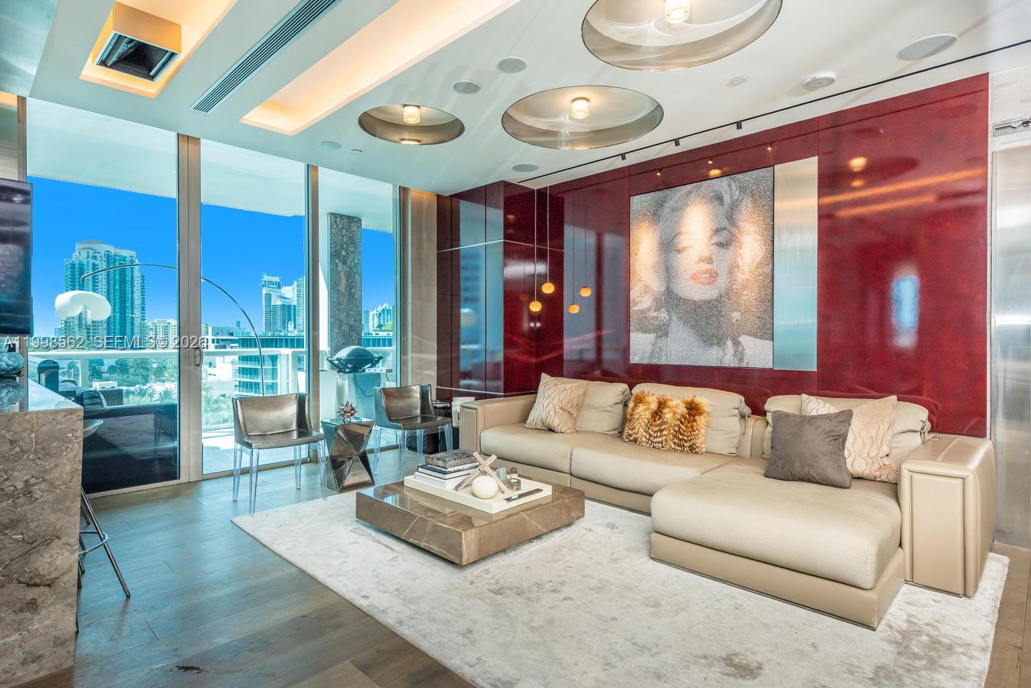 Continuum On South Beach