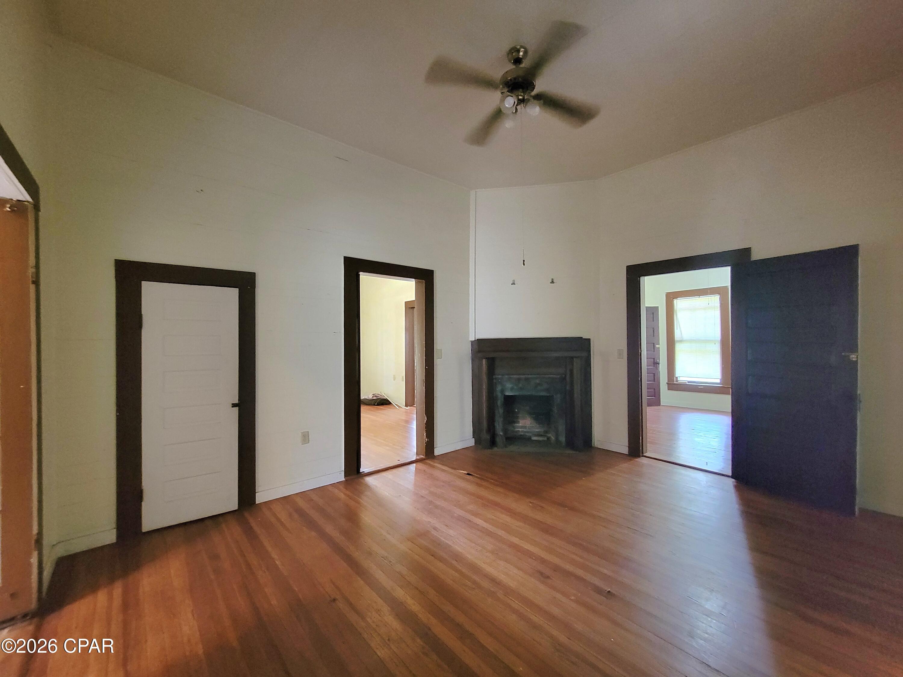 Listing photo id 10 for 5282 Dothan Street