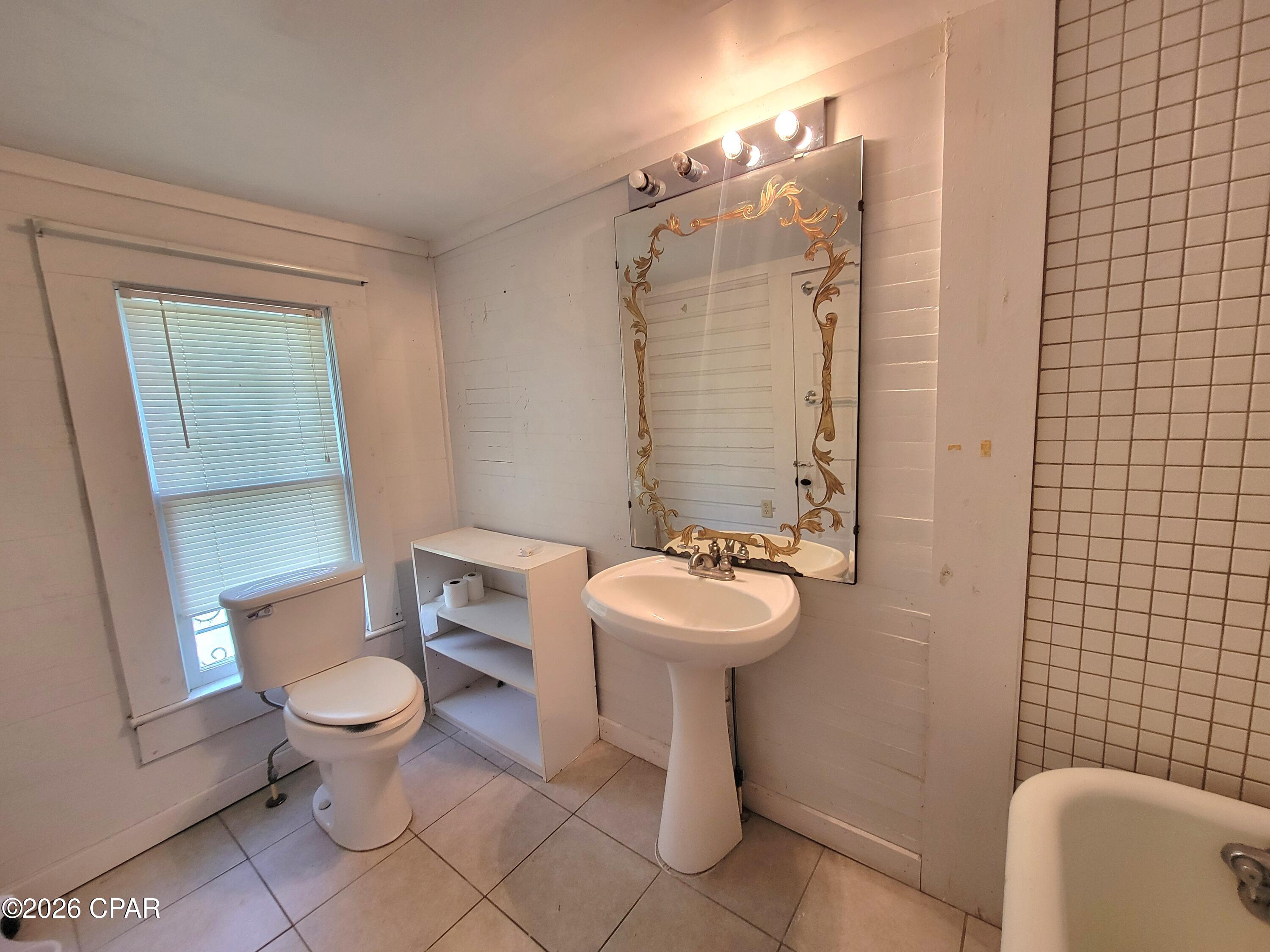 Listing photo id 13 for 5282 Dothan Street