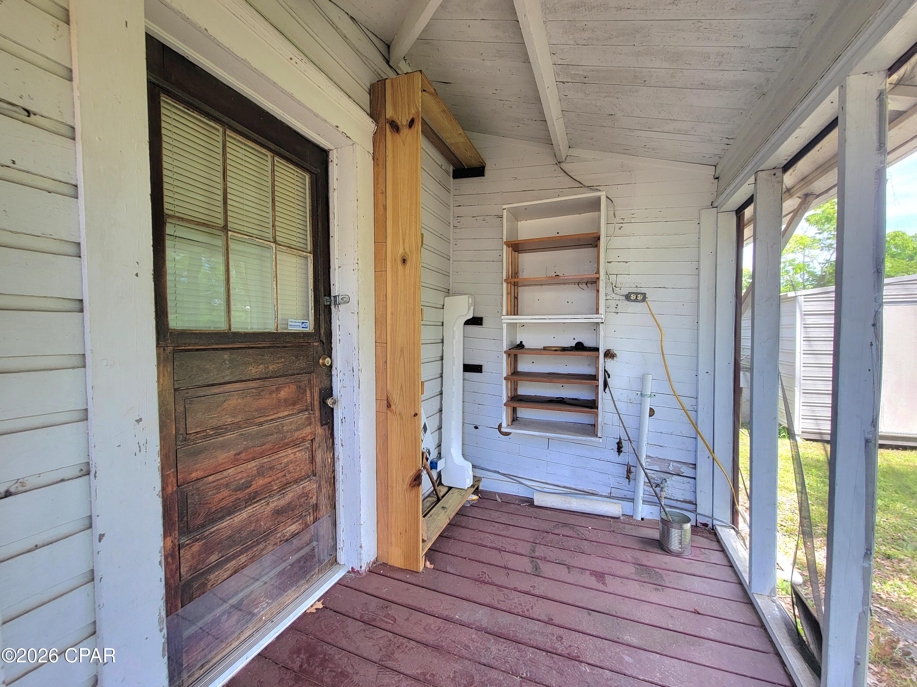 Listing photo id 16 for 5282 Dothan Street