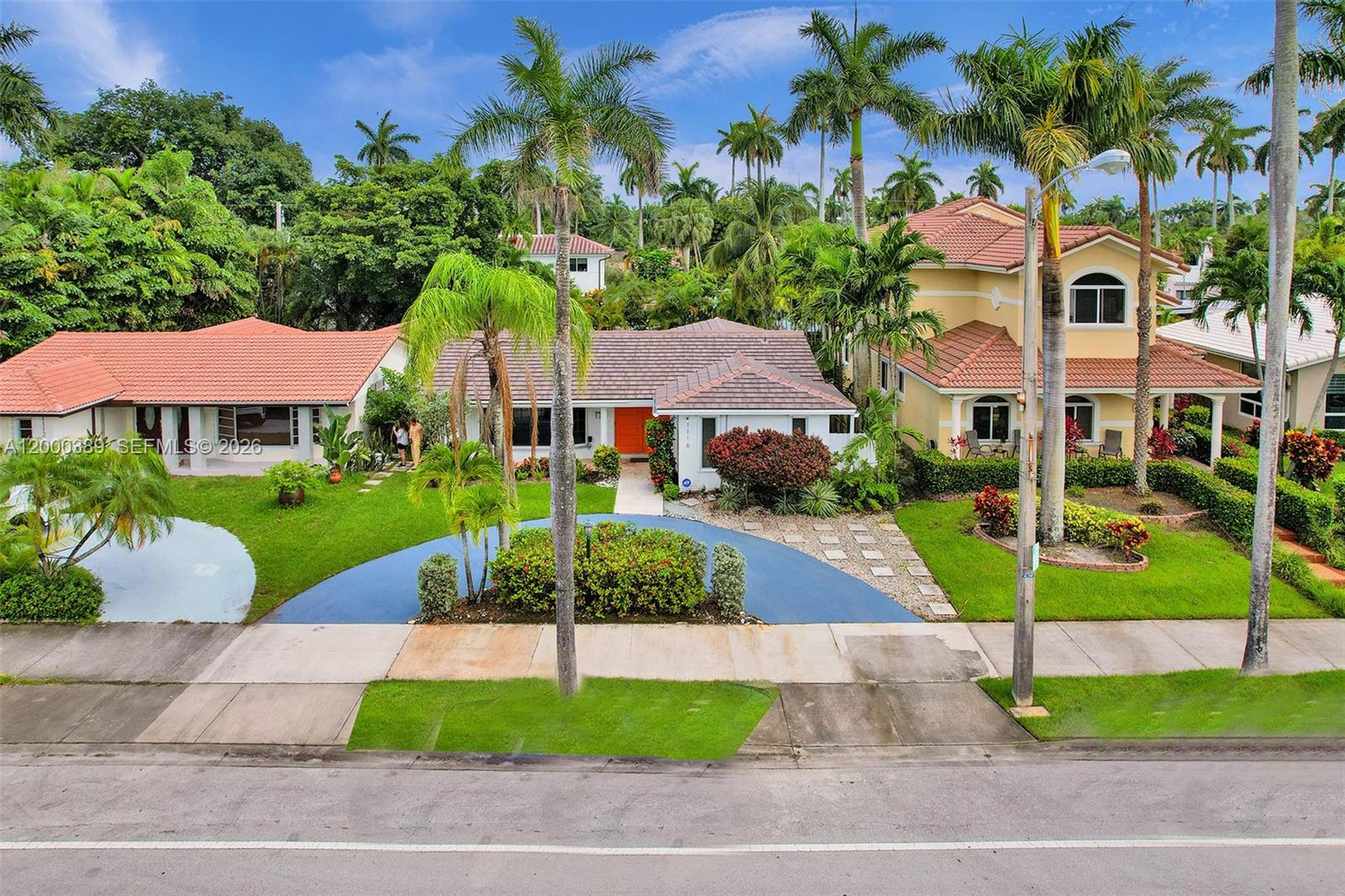 Hollywood Lakes Section