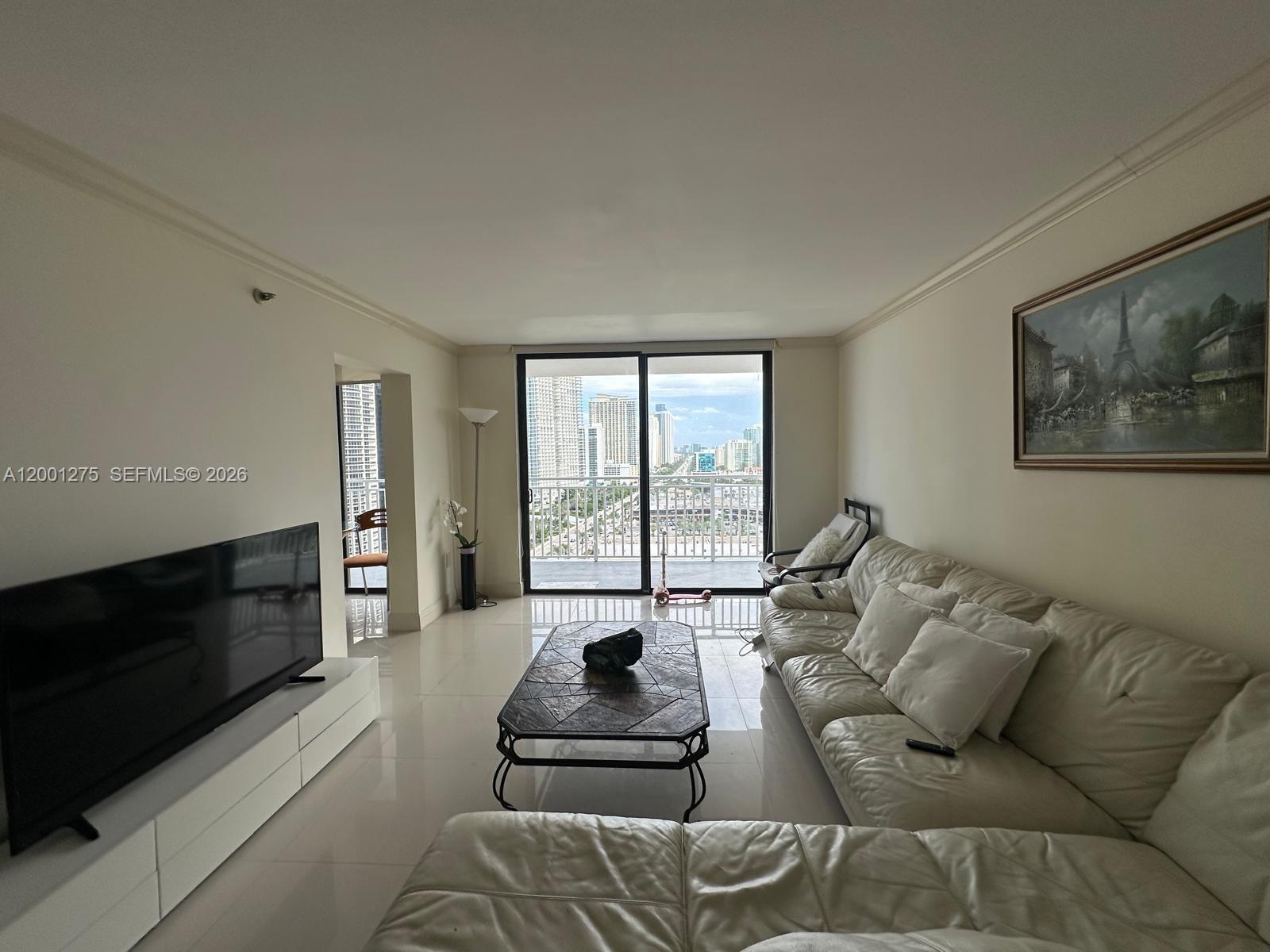 Winston Towers 600 Condo