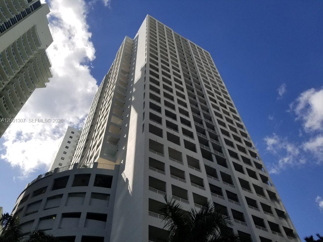 *** PLEASE READ BEFORE PROCEDING *** - Unit has a non-working oven and non-working microwave. Unit has been priced significantly below market, to be rented in it's as-is condition with no repairs, improvements, discounts or credits. Prospective tenant should thoroughly examine the unit before deciding to place an offer. Unit is also for sale and tenant must cooperate with showings but not required to vacate if sold. Unit has laminate wood floors and large balcony with west exposure facing Brickell Avenue. One assigned parking space. One year lease only. No pets, no sub-leasing.