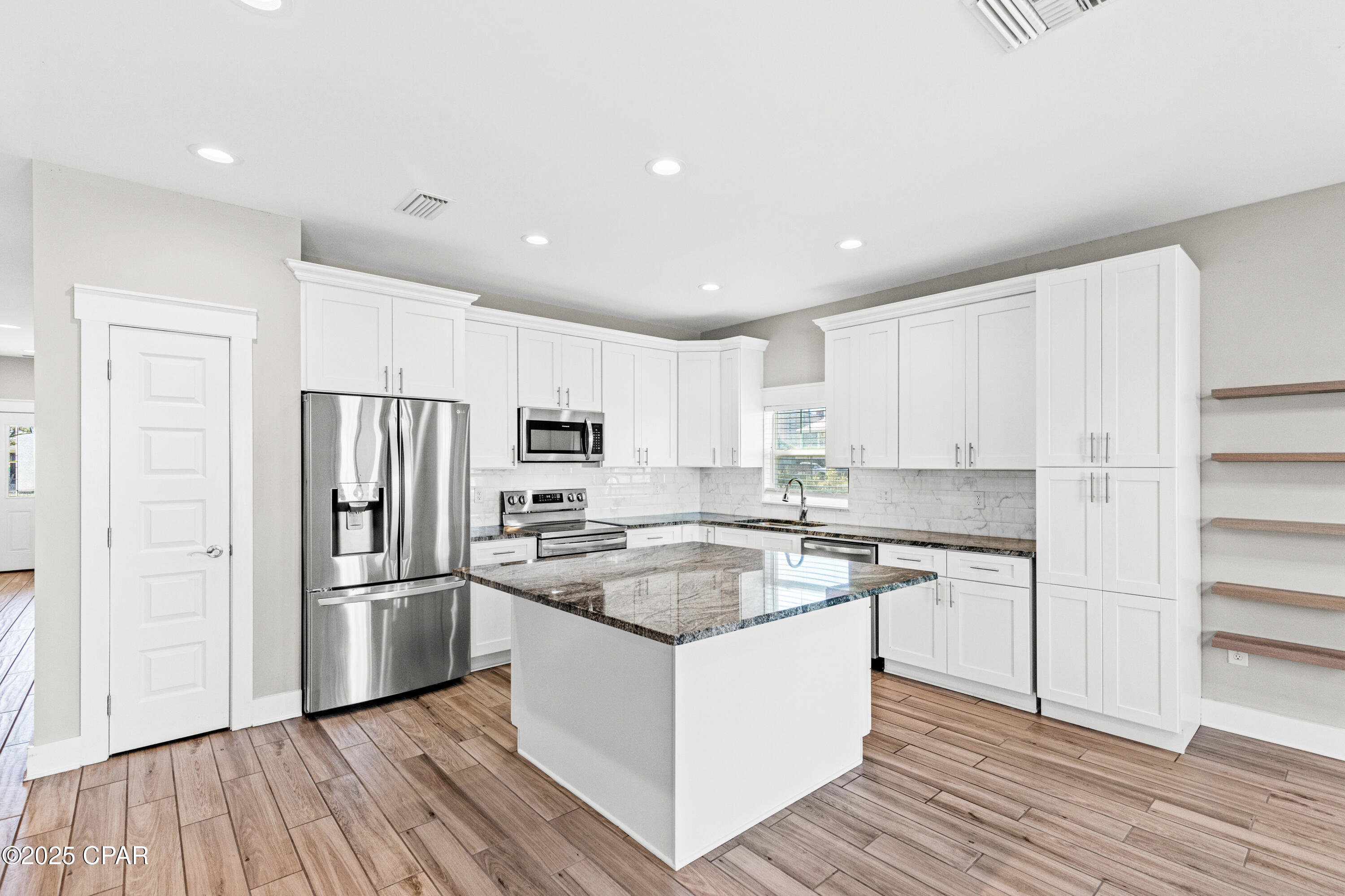 Image 19 For 6222 Pinetree Avenue