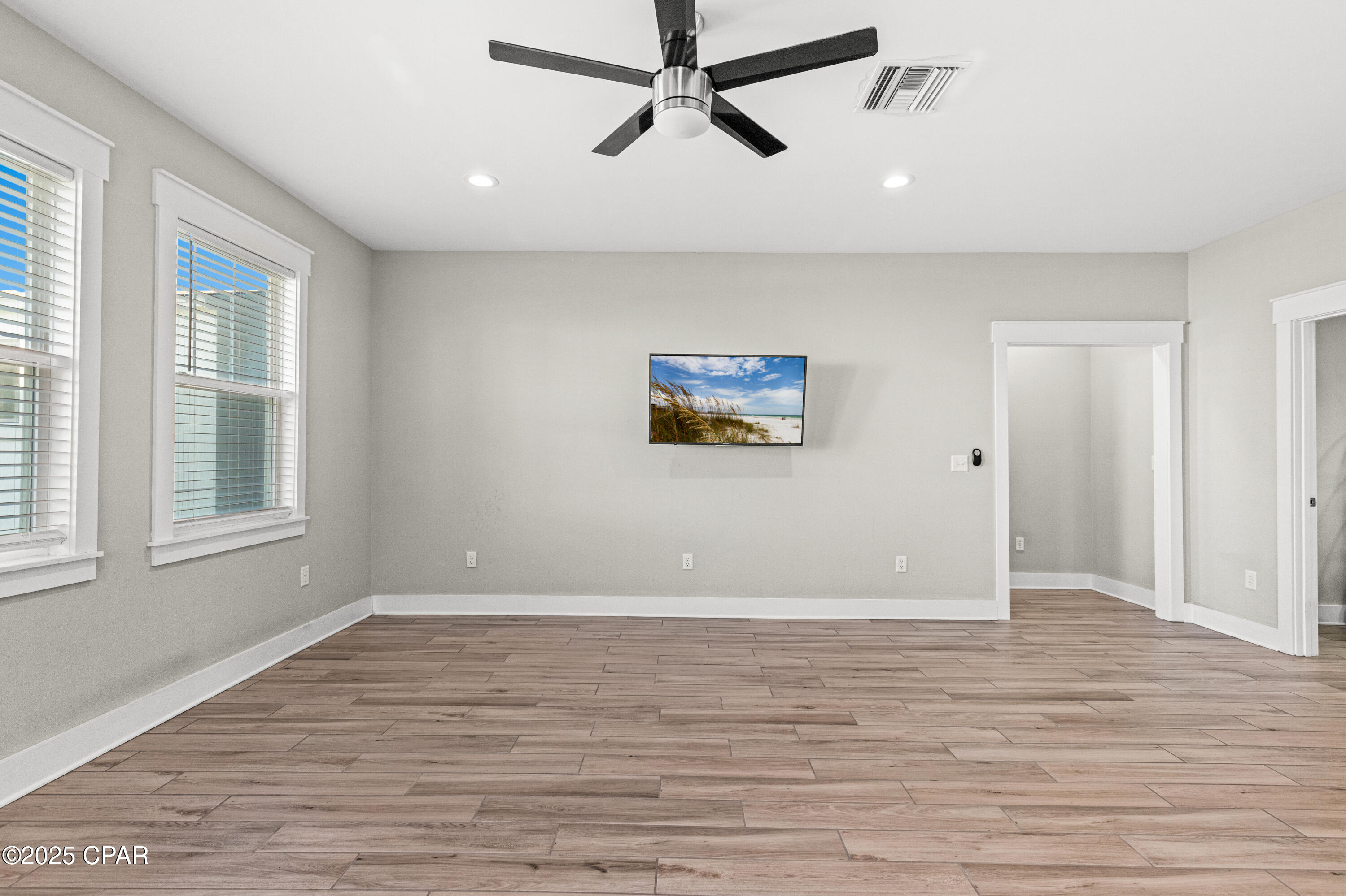 Image 22 For 6222 Pinetree Avenue