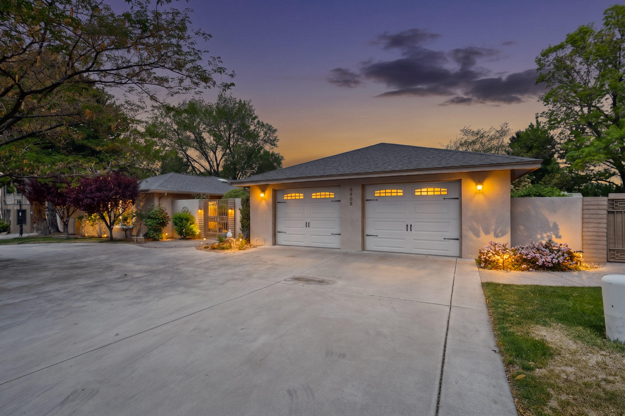 Set right on the 6th hole of the Zia course at Tanoan Country Club, this hard-to-find home checks boxes that rarely line up all at once. Single Story, Golf course lot, mountain views, and a layout that truly works for multigenerational living...all wrapped into one thoughtfully updated property.  From the moment you walk in, natural light pours through skylights and vaulted ceilings, giving the home an open, comfortable feel. The fully remodeled kitchen has been redone from floor to ceiling with updated cabinetry, counters, fixtures, and appliances, plus abundant storage and a pantry. The dining area adds character with built-in lower display cabinets, perfect for showing off the good dishes.  The floor plan is where this home really stands out. Every bedroom has its own updated bathroom