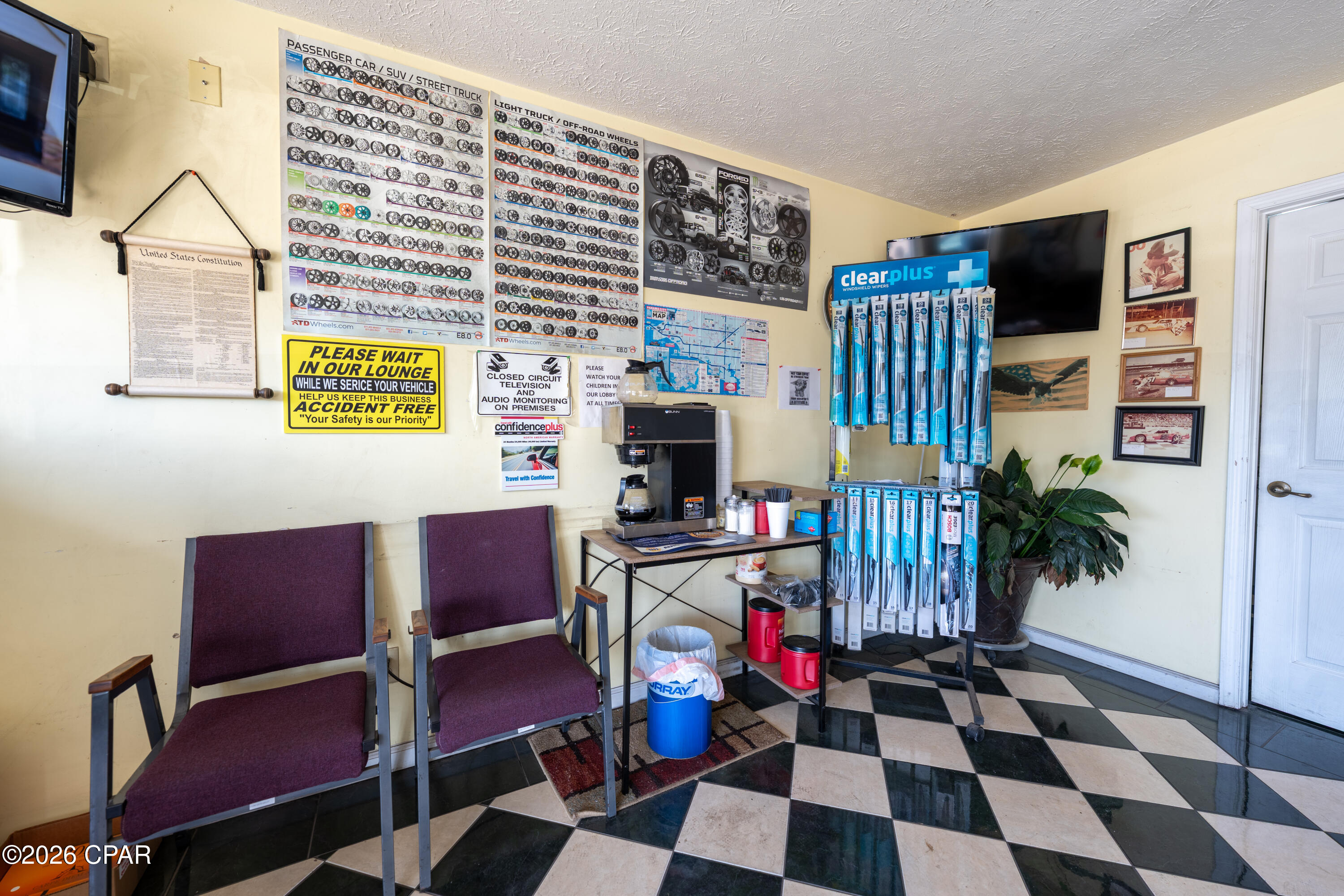 Listing photo id 15 for 2206 15th Street