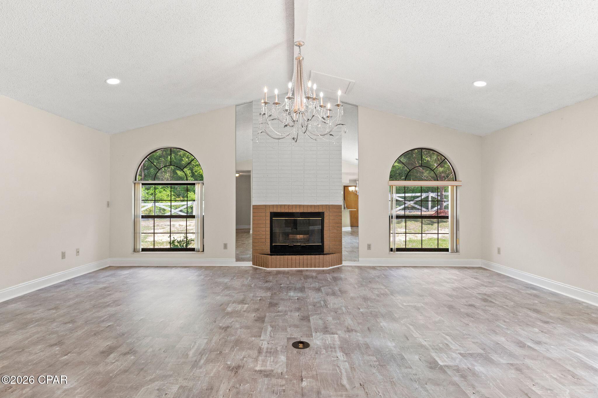 Image 10 For 2199 Sunny Hills Boulevard