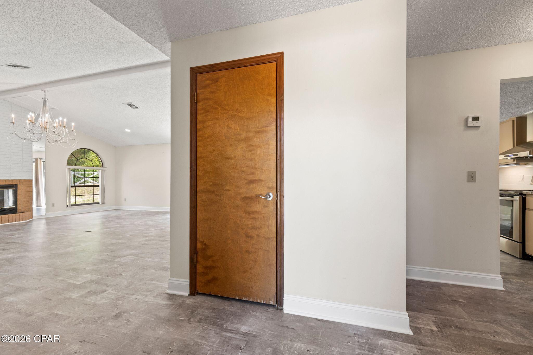 Image 7 For 2199 Sunny Hills Boulevard