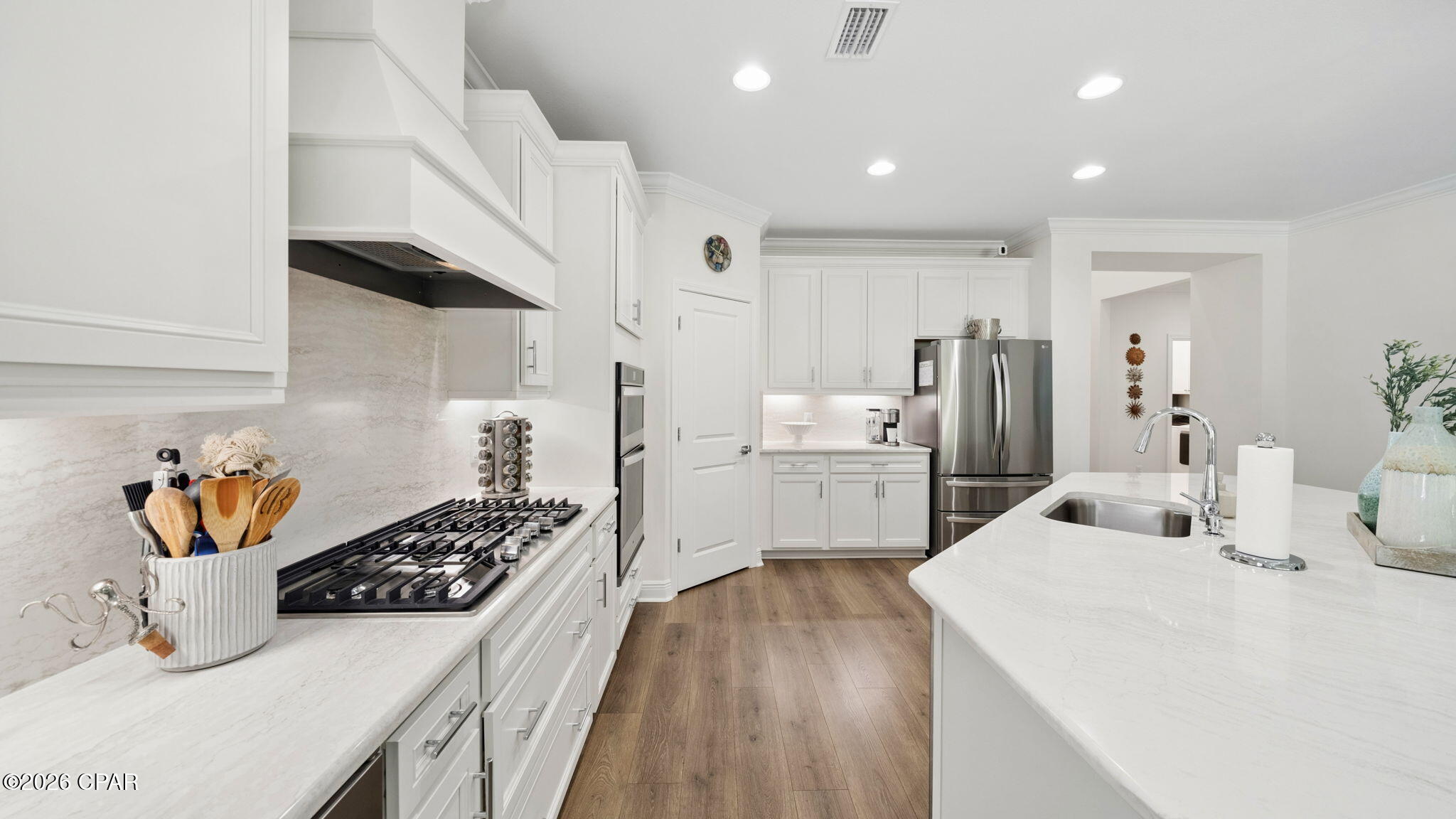 Listing photo id 6 for 8422 Island Breeze Avenue