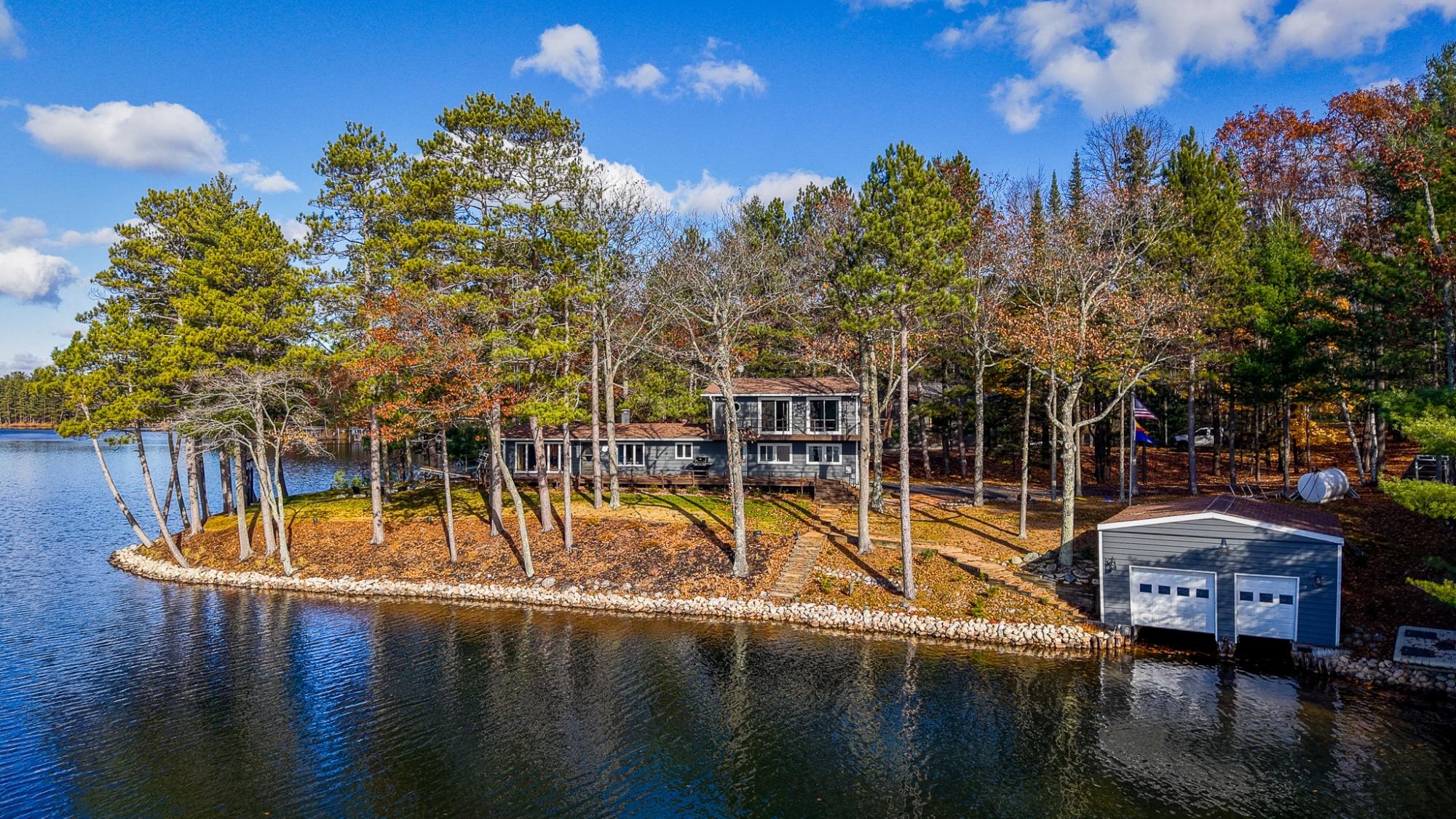 Tomahawk Lake house picture