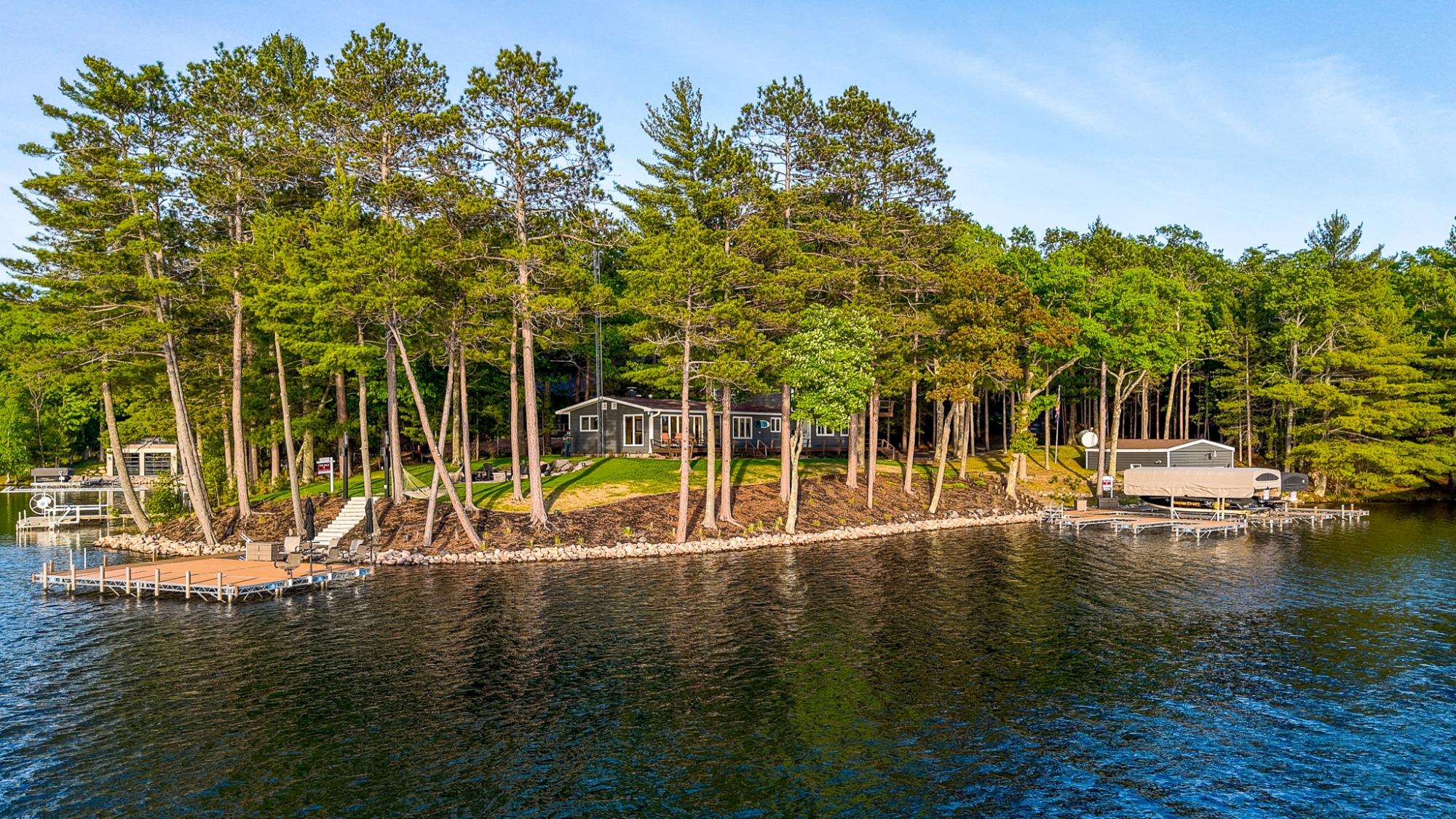 Tomahawk Lake house picture