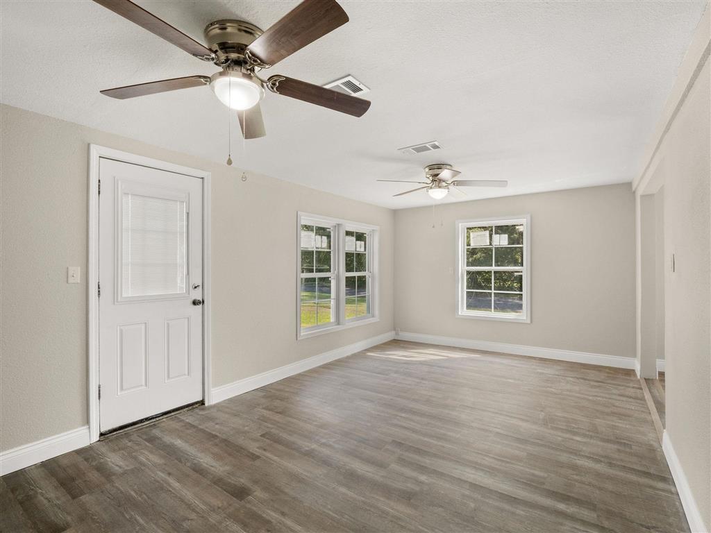 921 Lake Court Drive — photo 2