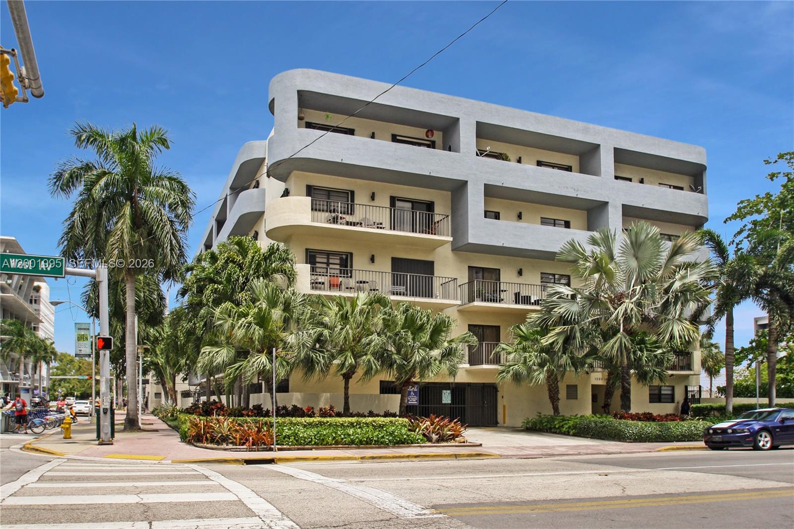 Lincoln West Gardens Condo