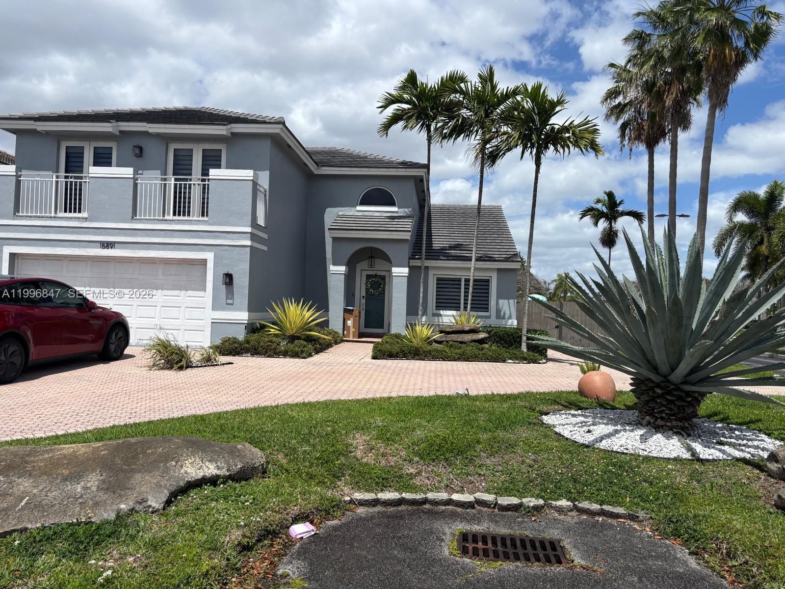 Heftler Homes At Lago Mar