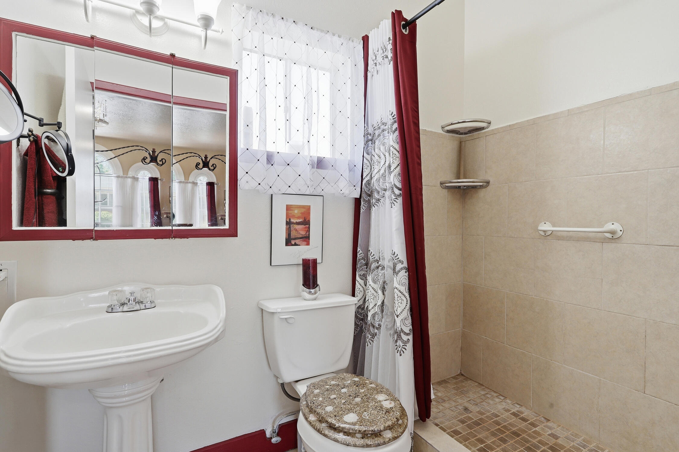 Photo 9 — 1606 Roma Avenue NE