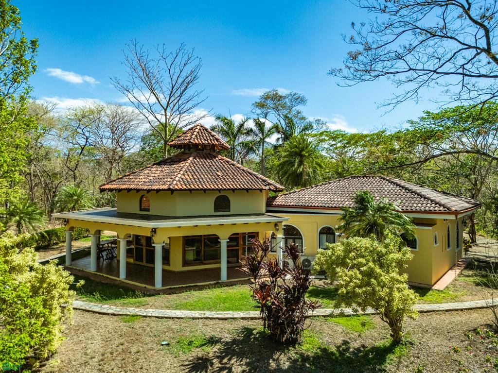 4 bed Single Family Homes For Sale in Veintisiete De Abril, Guanacaste - 1