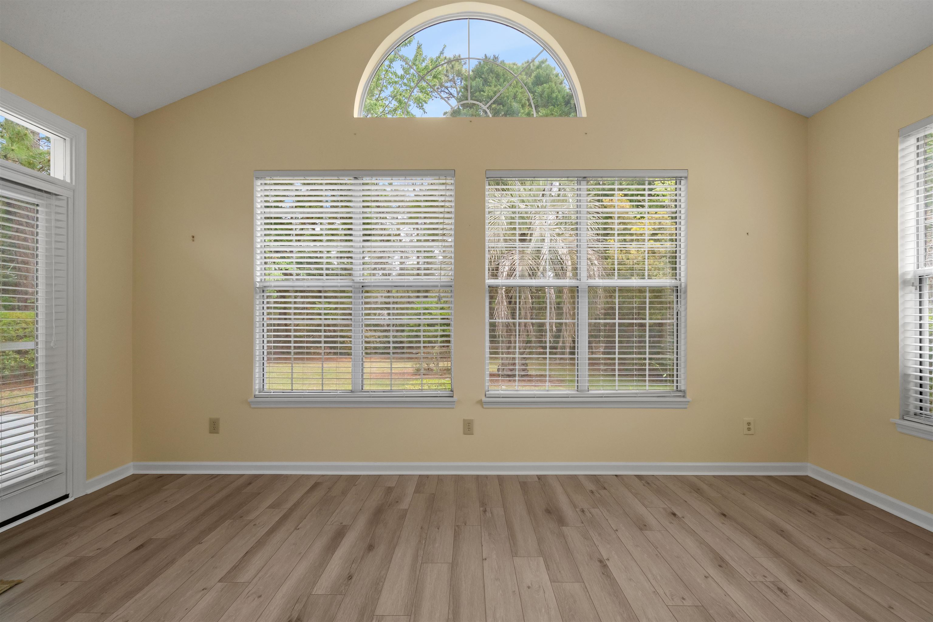 2609927 | Photo 29