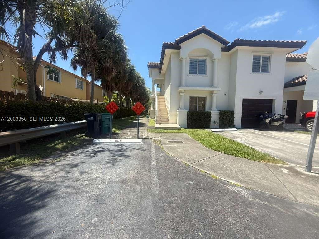 Ibis Villas At Doral Cond