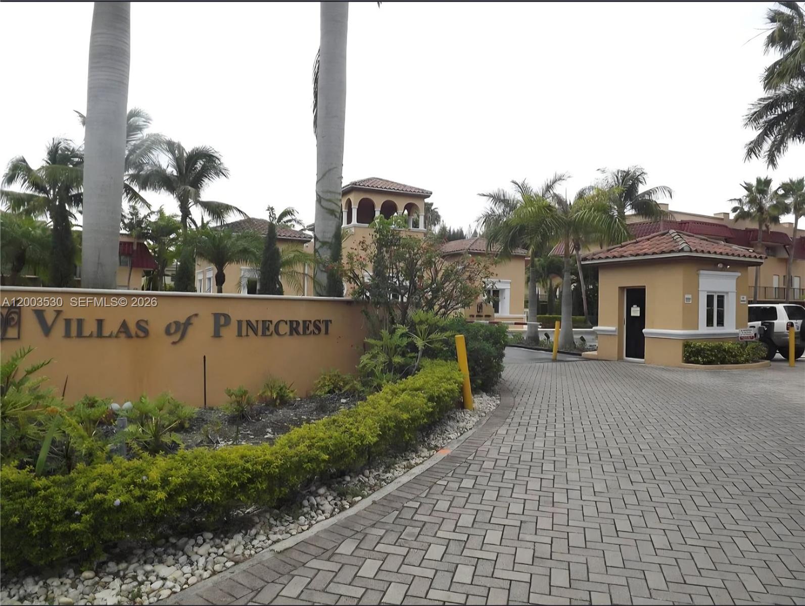 Villas Of Pinecrest Condo