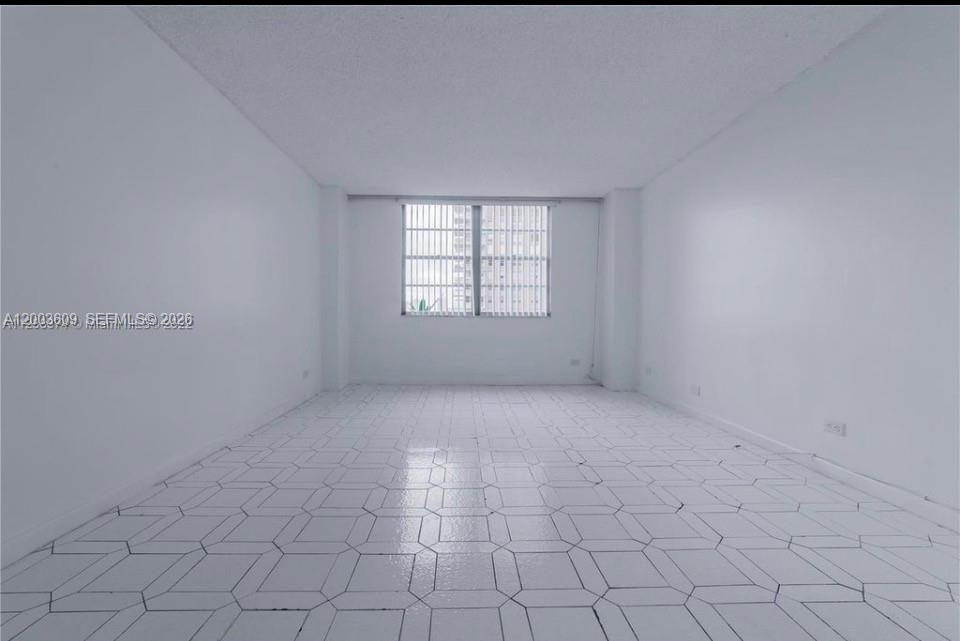 Winston Towers 100 Condo