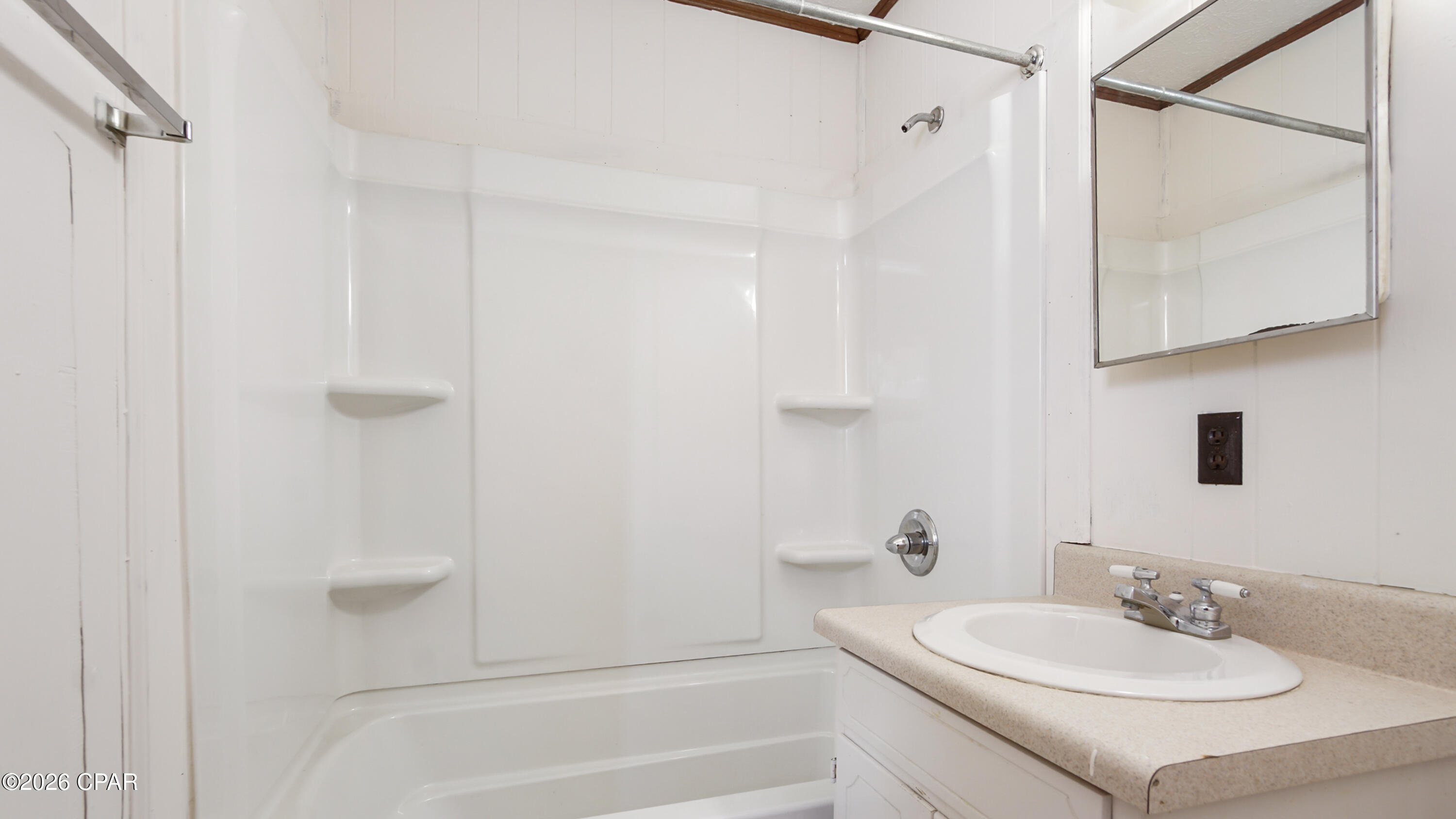 Listing photo id 10 for 6521 Chipewa Street A, B, C