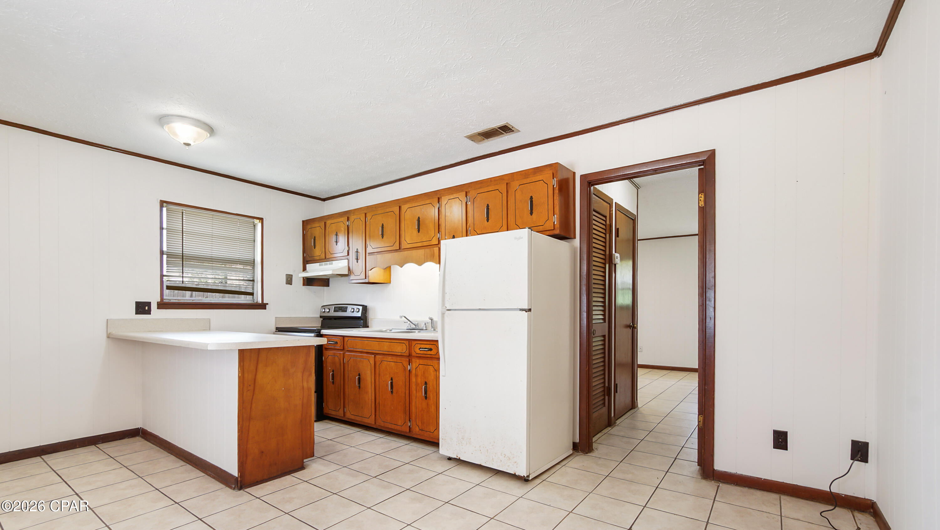 Listing photo id 3 for 6521 Chipewa Street A, B, C