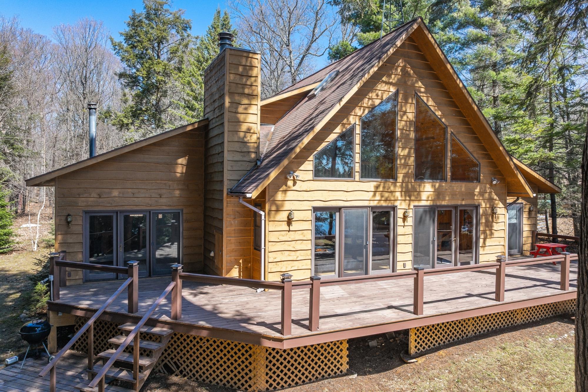 Deer Lake house picture
