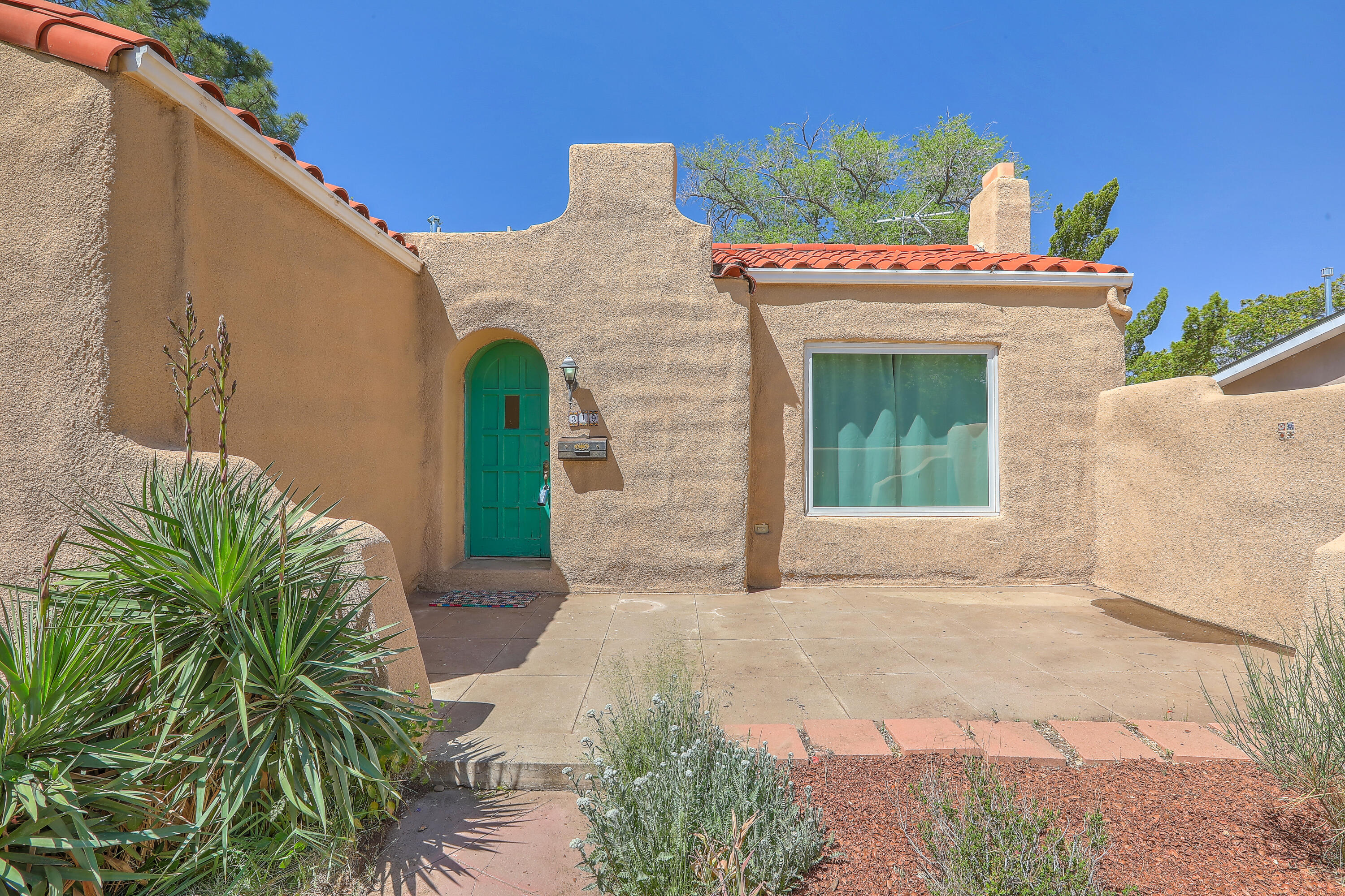Homes for sale in Albuquerque, NM | 319 Richmond Dr Se, Albuquerque, NM 87106 | MLS# 1101945