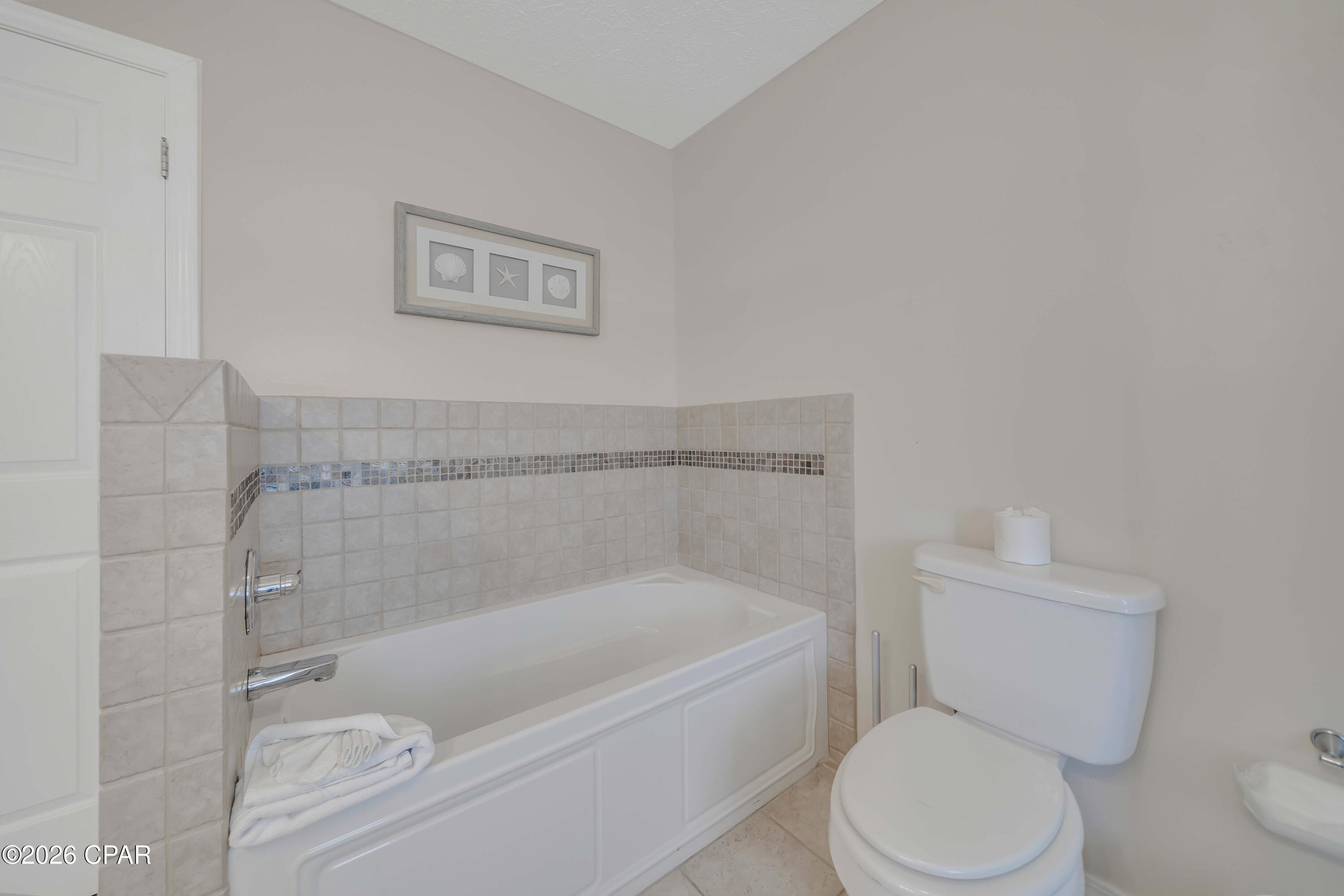 Image 25 For 120 Christmas Tree Lane