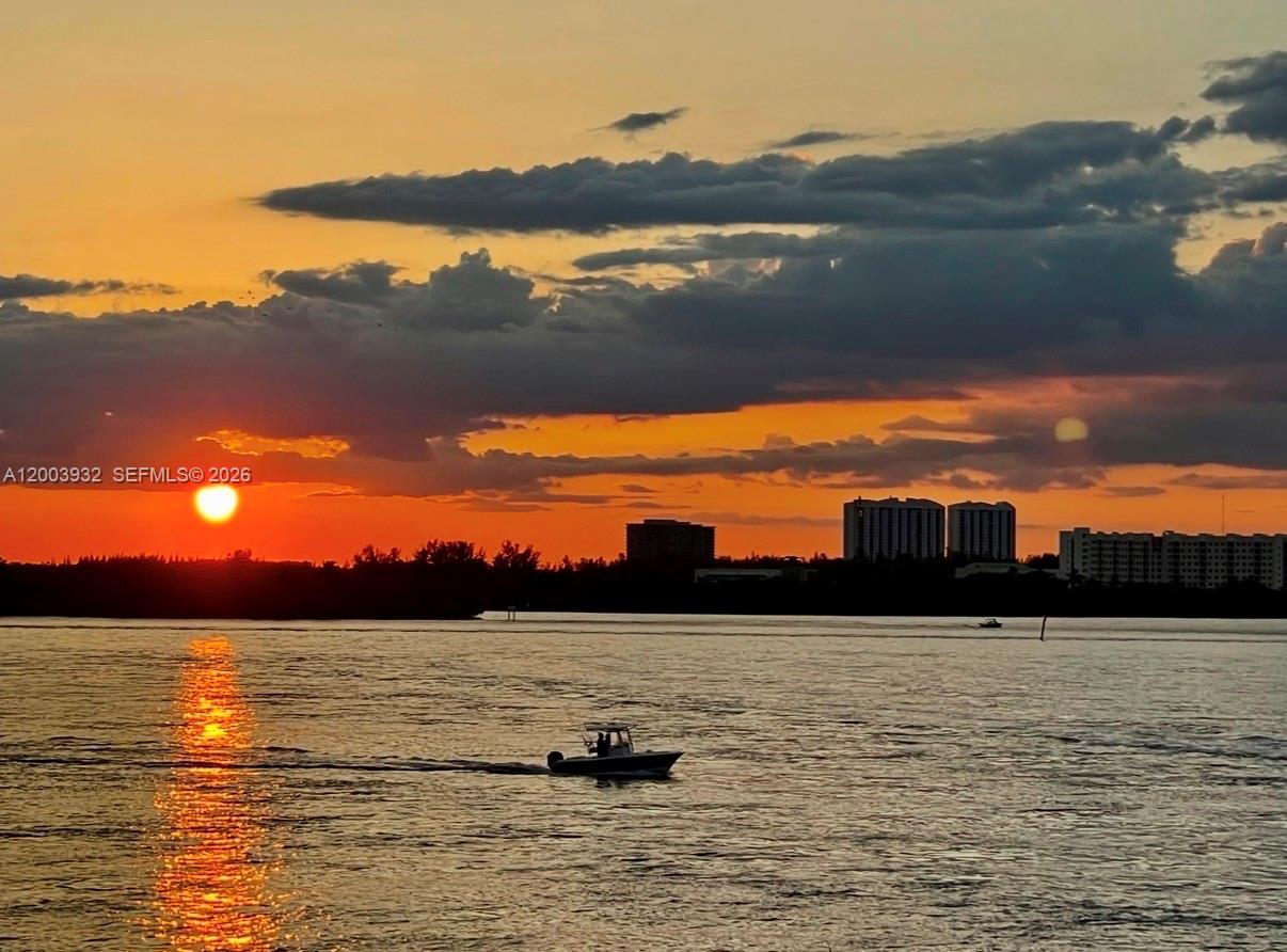 Waters Edge House Condo