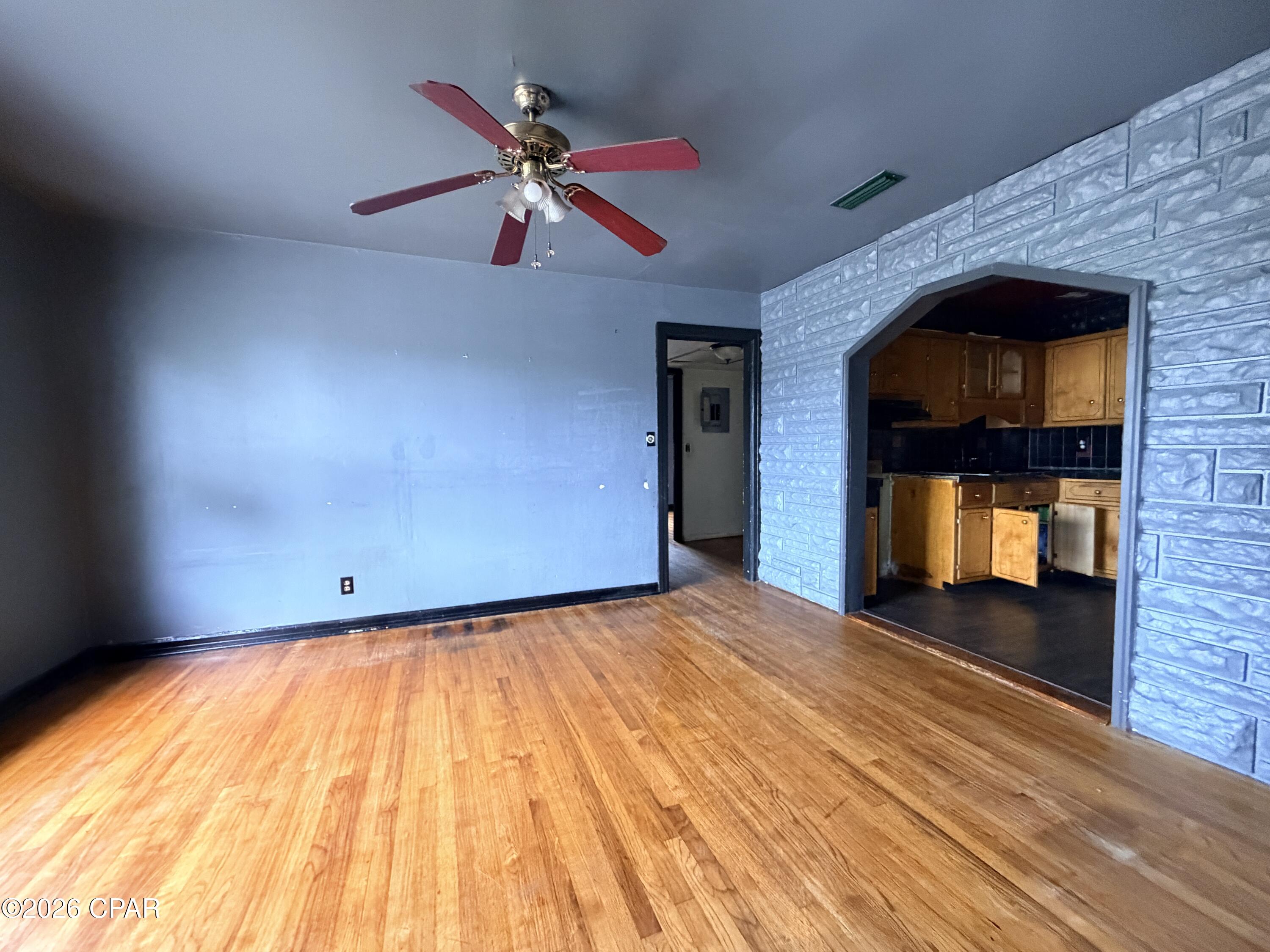 Image 4 For 1613 Arthur Avenue