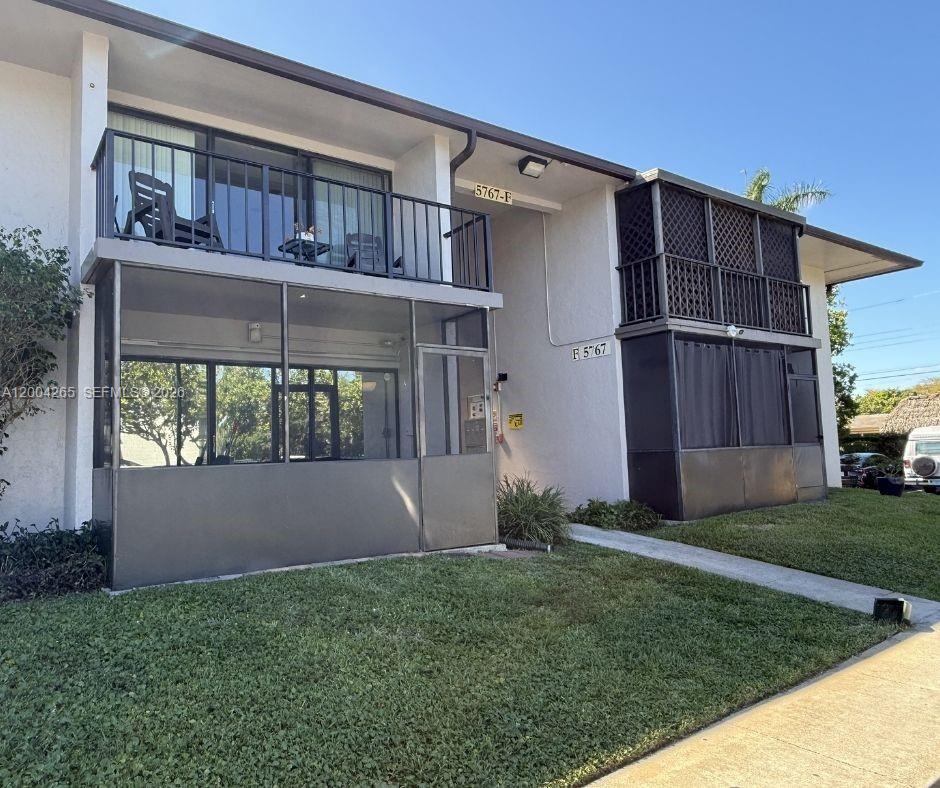 Holiday Park 1 Condo