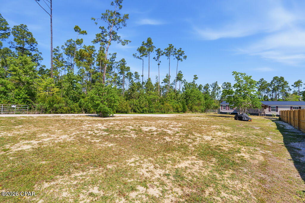 Listing photo id 29 for 530 Elm Way 